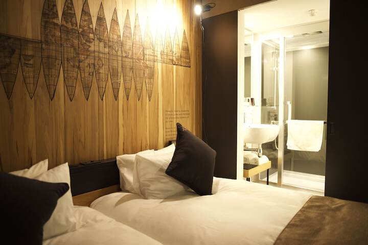 Room 80 of 107