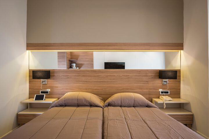 Room 3 of 80