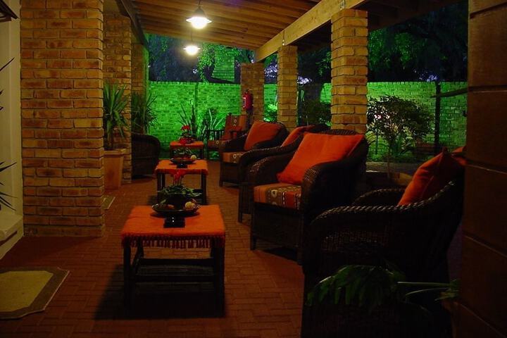 Lounge 41 of 57