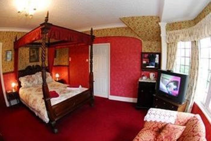 Room 6 of 14