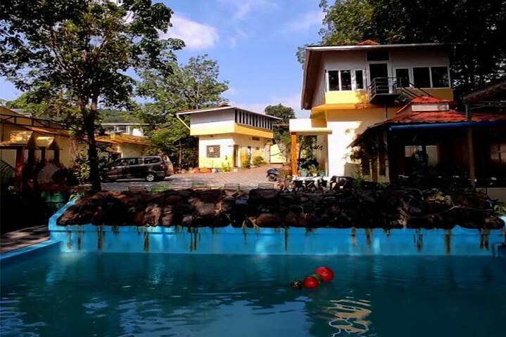Pool 5 of 8