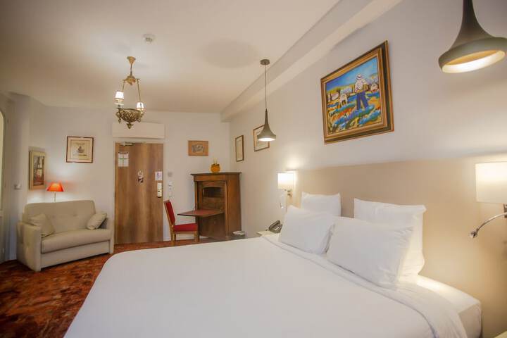 Room 4 of 65