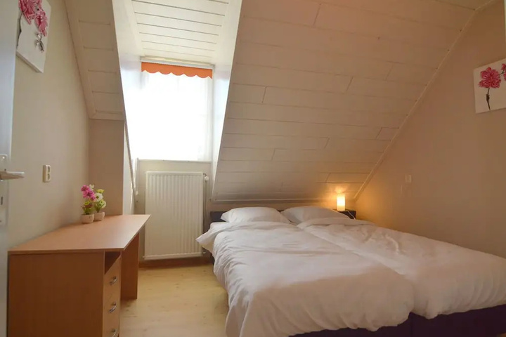 Room 5 of 18
