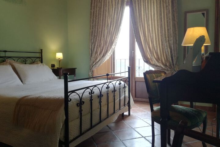 Room 6 of 26