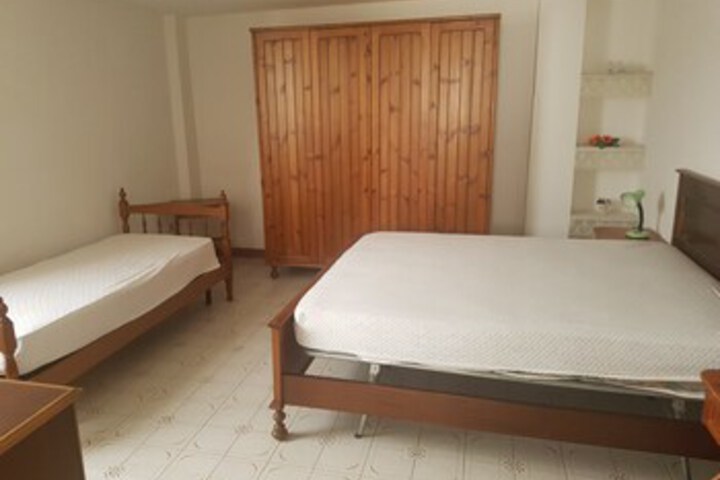 Room 25 of 32