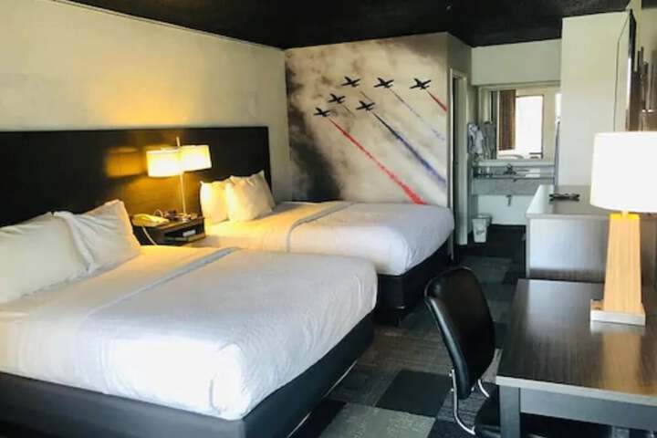 Room 13 of 18