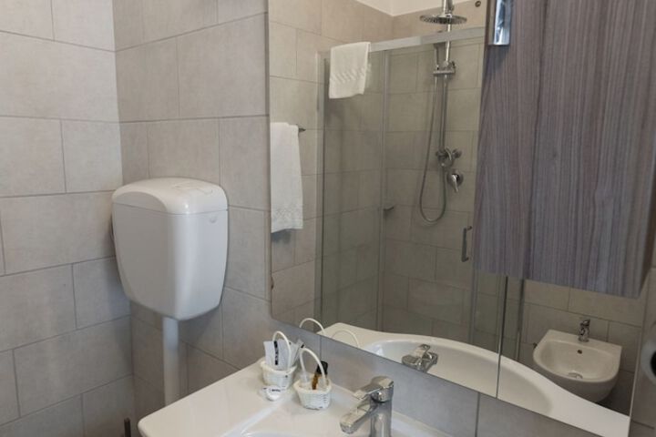 Room 49 of 64