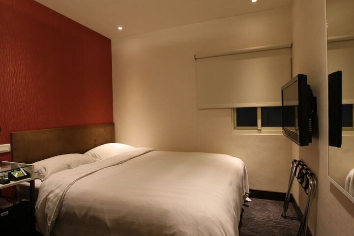 Room 25 of 65