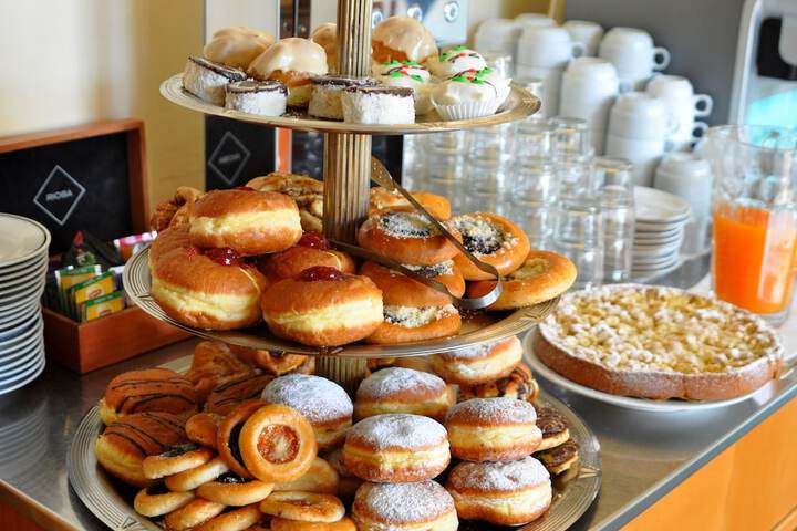Breakfast/Coffee Service 69 of 101