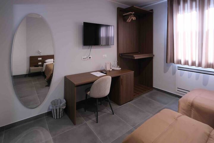 Room 3 of 40