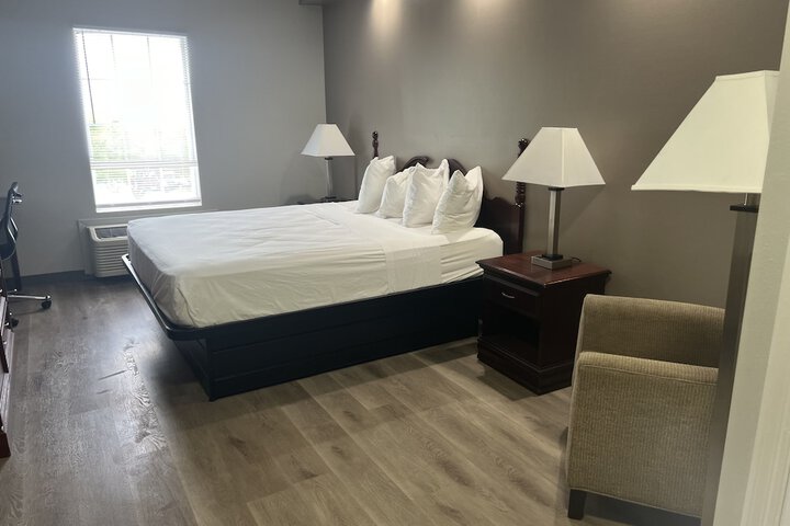 1 King Bed Mobility Accessible (9 of 9)