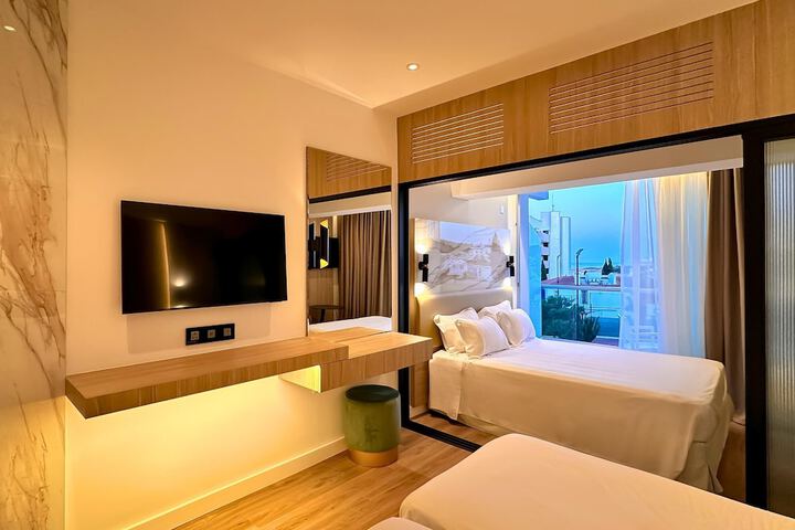 Room 18 of 79