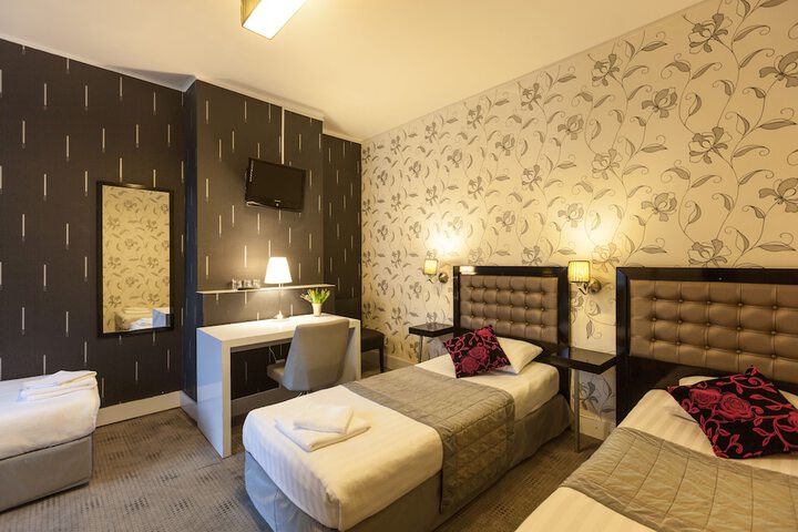 Room 3 of 38