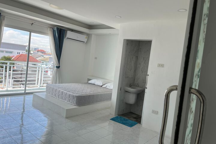 Room 16 of 44