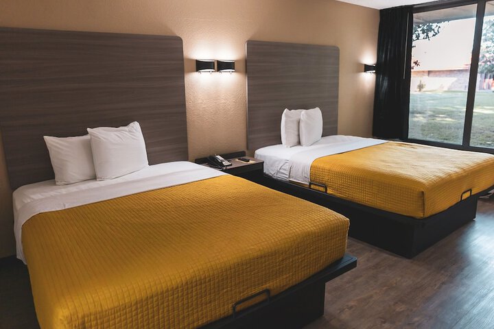 Room 6 of 18