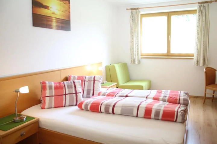 Room 4 of 11