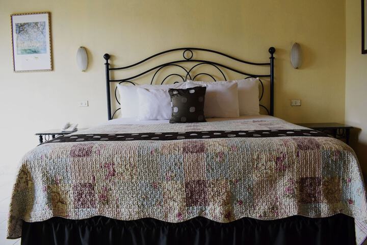 Room 25 of 131