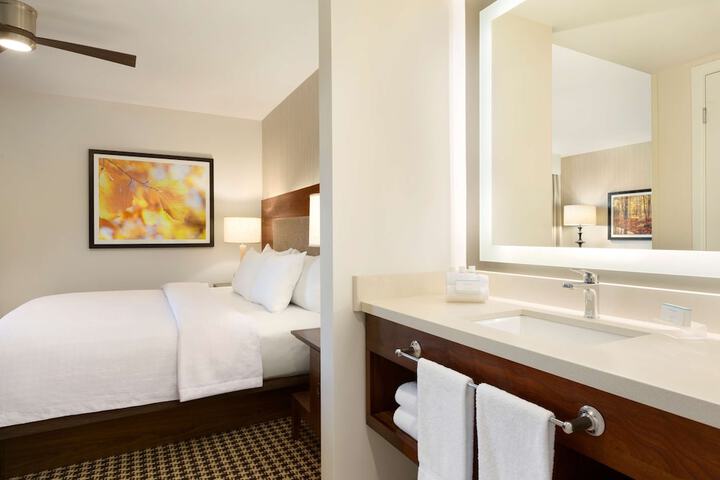 1 King Accessible Tub Studio Suite (18 of 18)