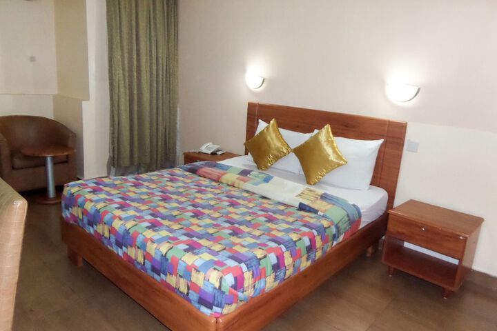 Room 15 of 33