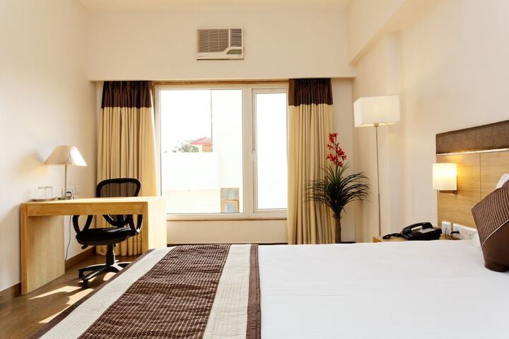Room 6 of 40
