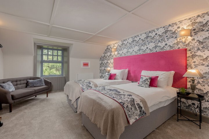 Room 5 of 250