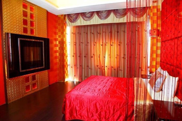 Room 16 of 31