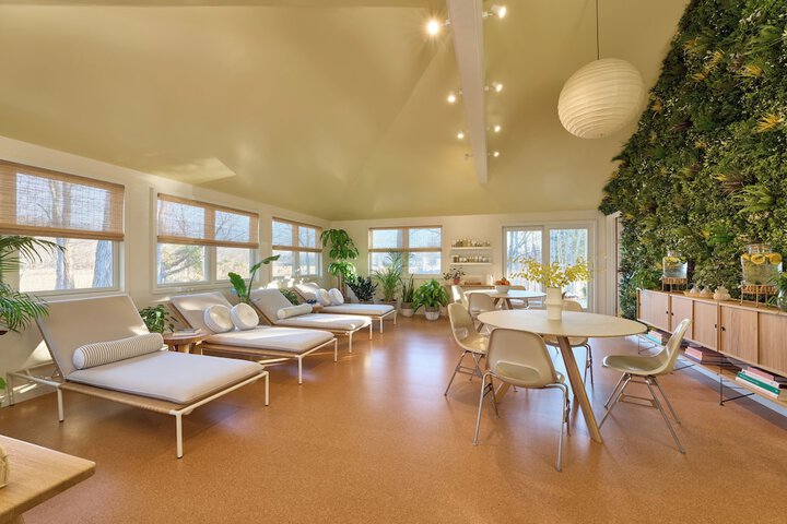 Business Center 182 of 204