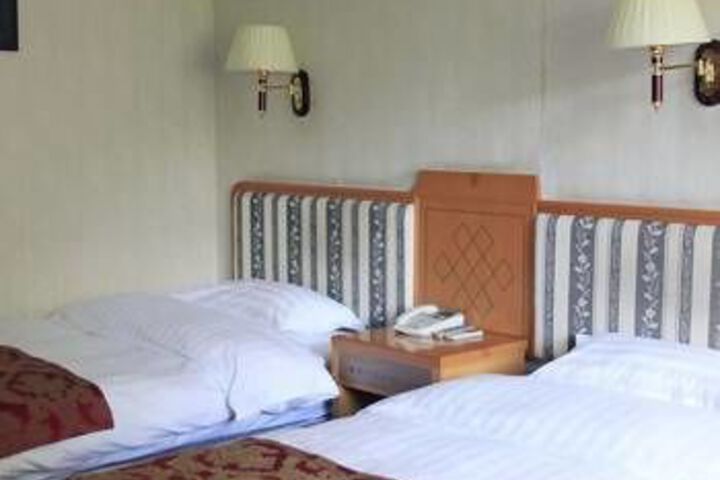 Room 2 of 8