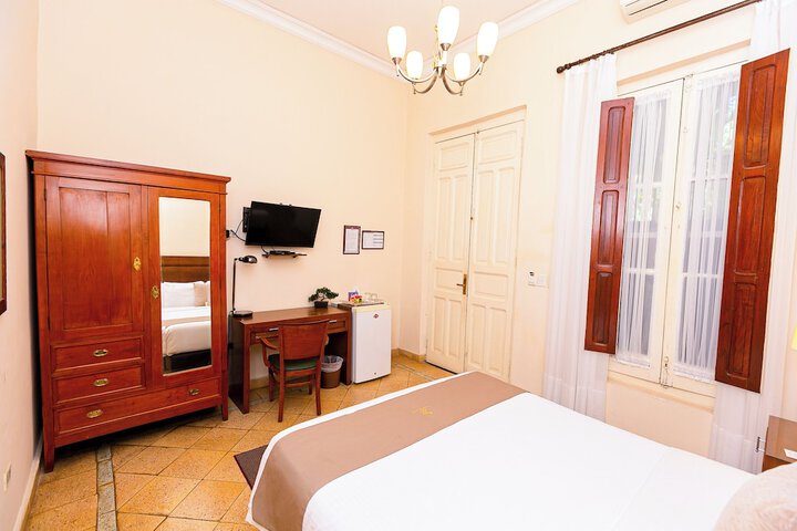Room 6 of 43