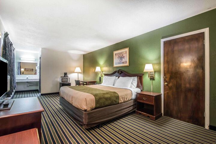 1 King Bed (7 of 10)