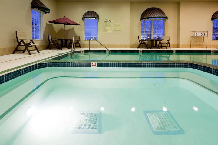 Pool 50 of 81