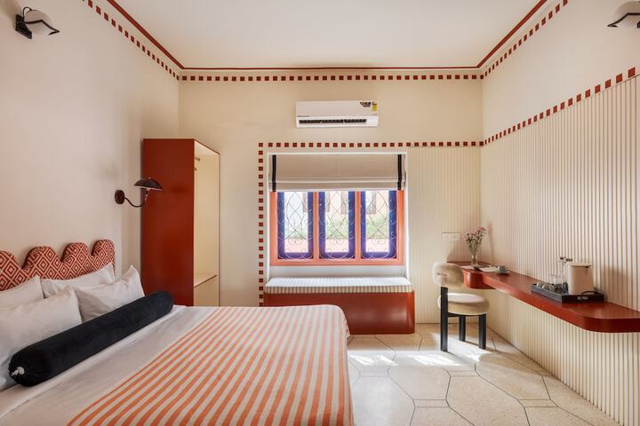 Room 13 of 42