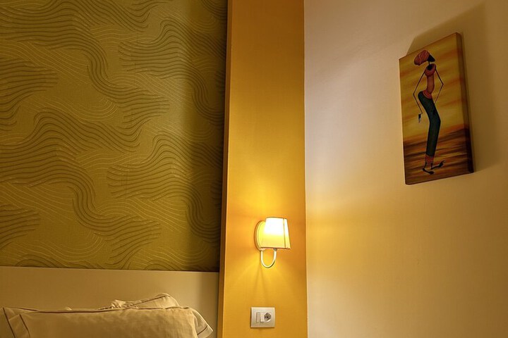 Room 11 of 32