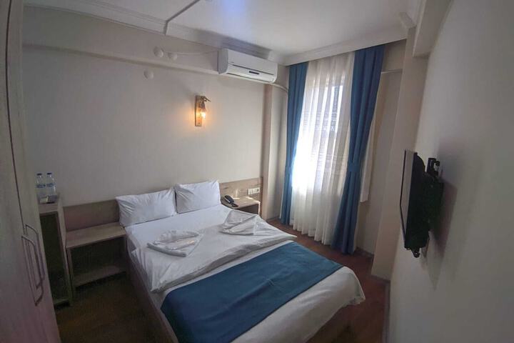 Room 27 of 48