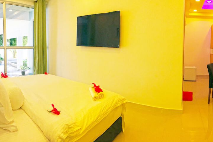 Room 8 of 12