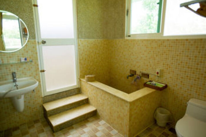 Room 4 of 32