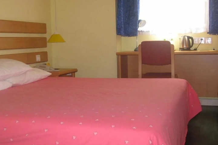 Room 5 of 13