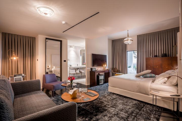 Room 33 of 85