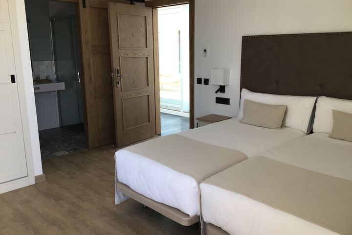 Room 13 of 37