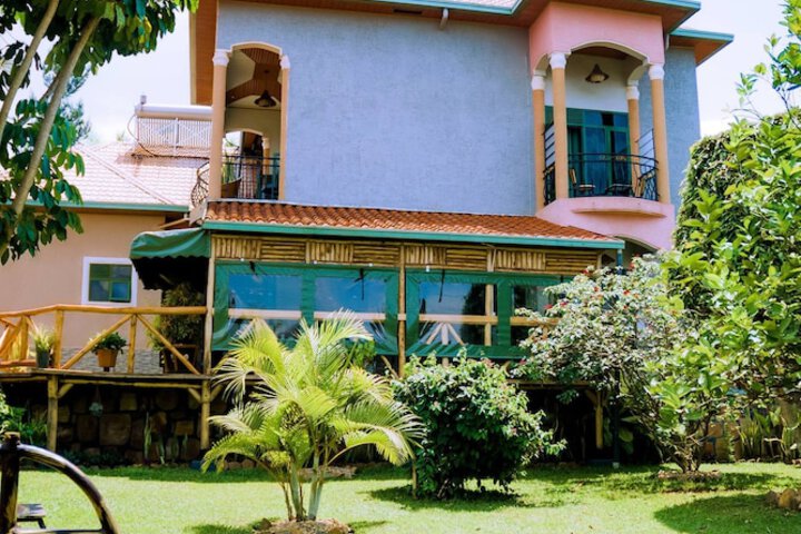 Hotel Exterior 28 of 42