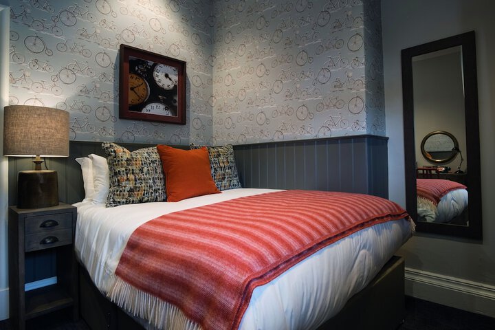 Room 10 of 34