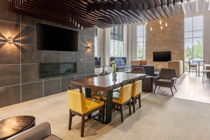 Entrance & Lobby