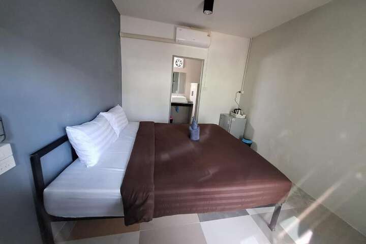 Room 3 of 38