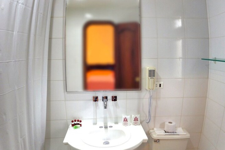 Room 27 of 74