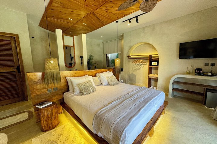 Room 3 of 70