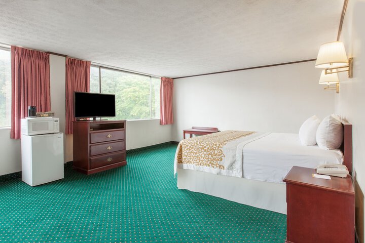 Room 11 of 16