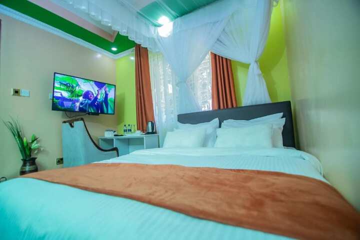 Room 14 of 62