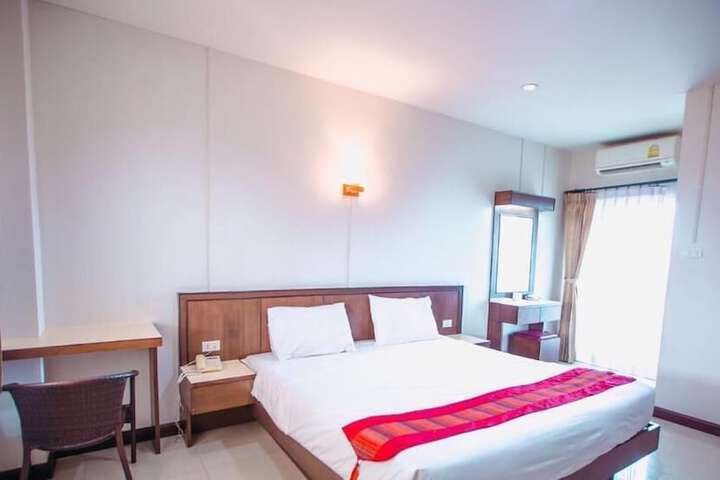 Room 6 of 17