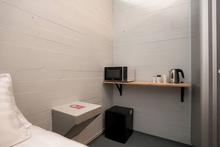 Room 3 of 40
