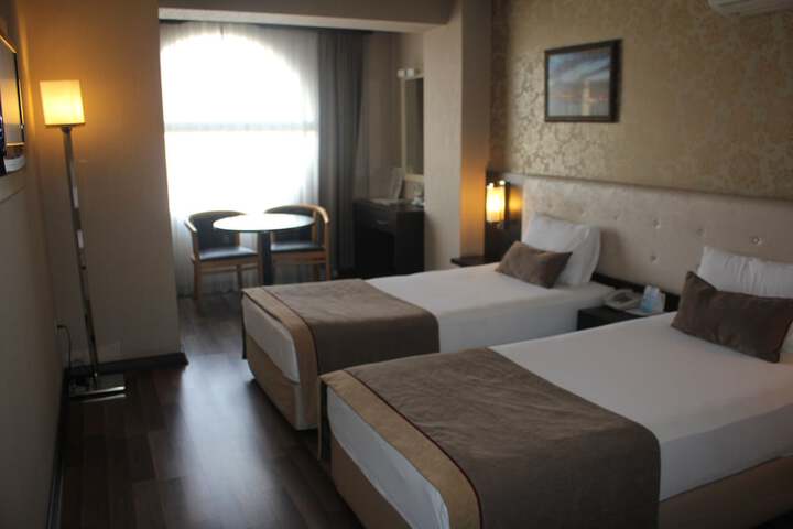 Room 10 of 24
